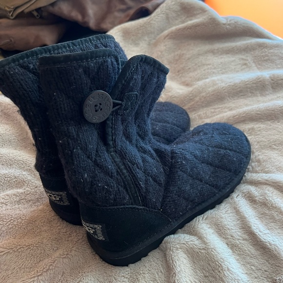 Knitted Uggs - Picture 2 of 3